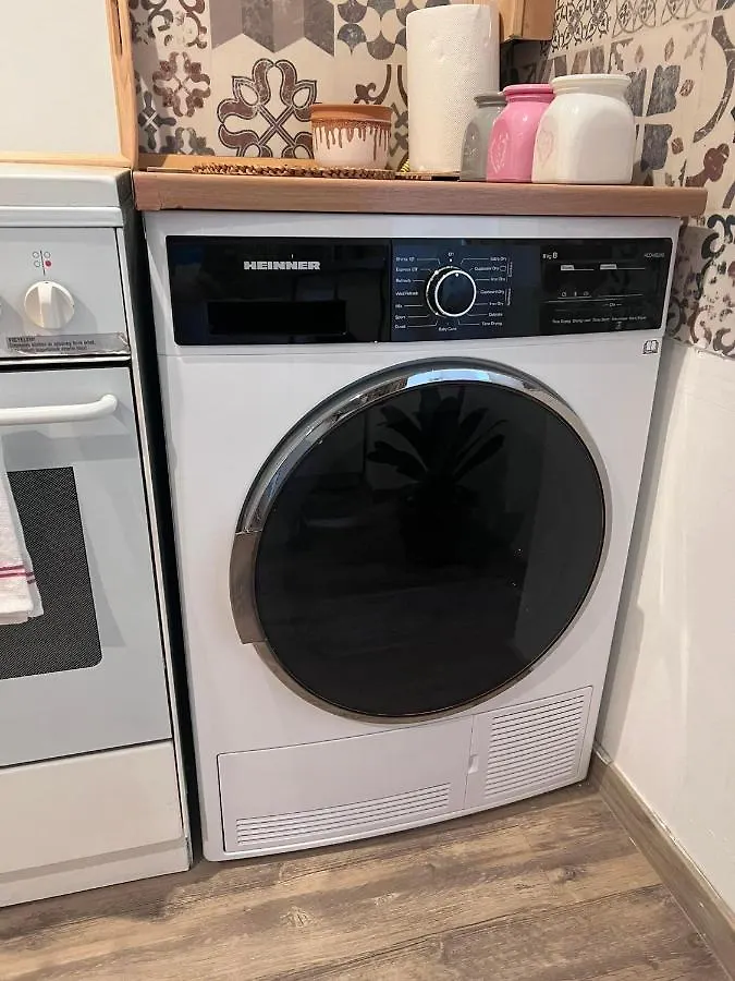 Free Parking, Downtown Apartment Near New York Cafe Budapeşte