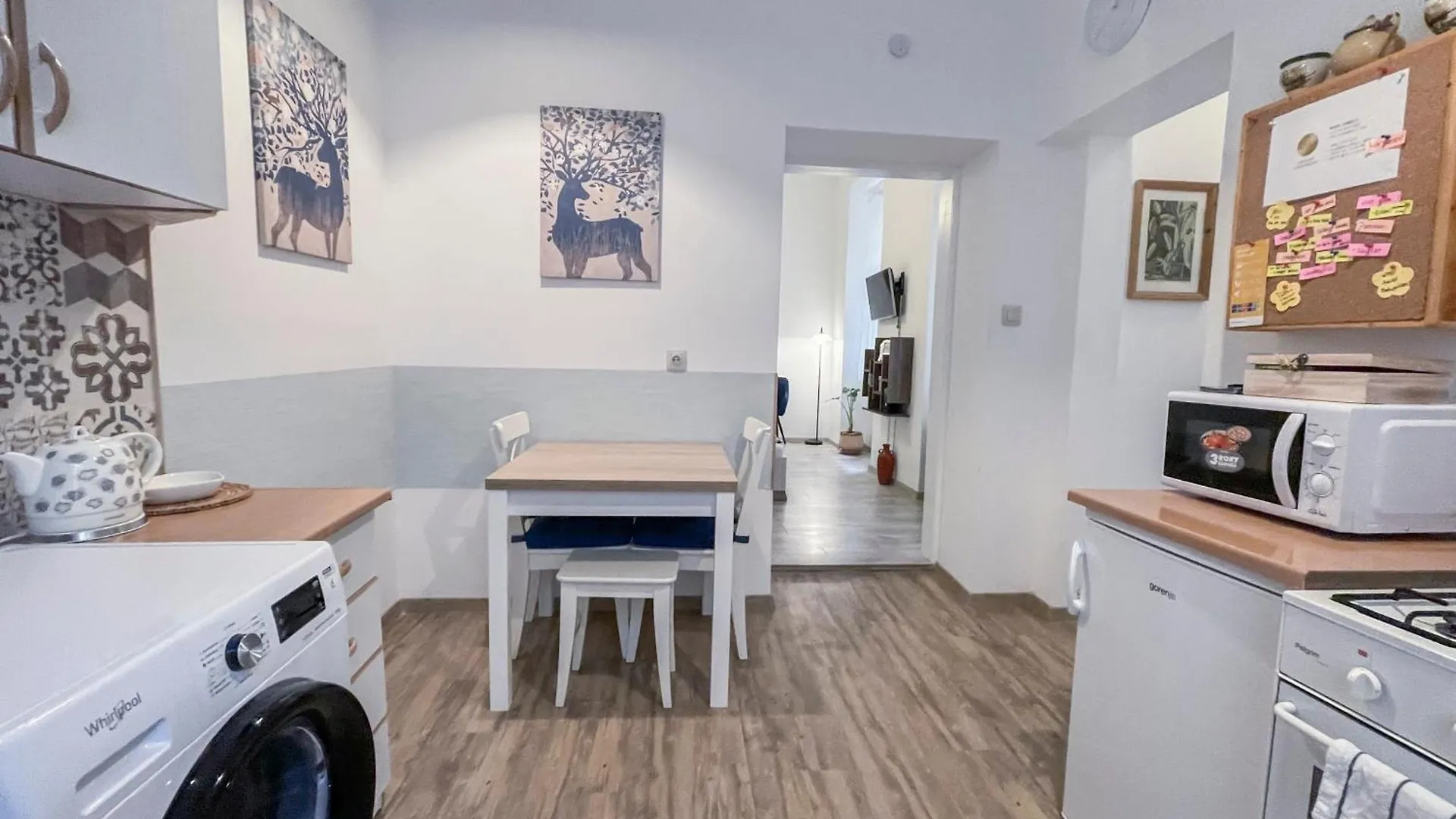 Free Parking, Downtown Apartment Near New York Cafe Budapest