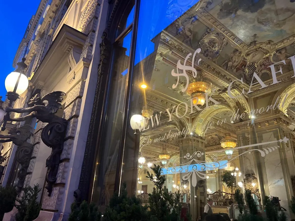 Free Parking, Downtown Apartment Near New York Cafe Budapest