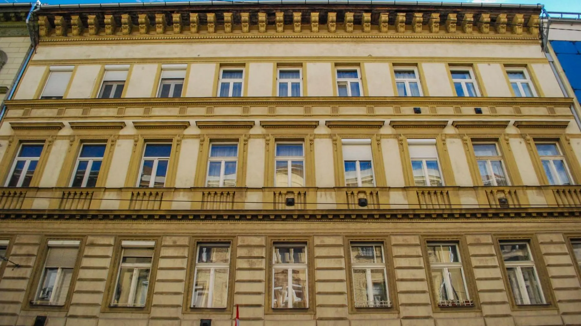 Free Parking, Downtown Apartment Near New York Cafe Budapest Hungary